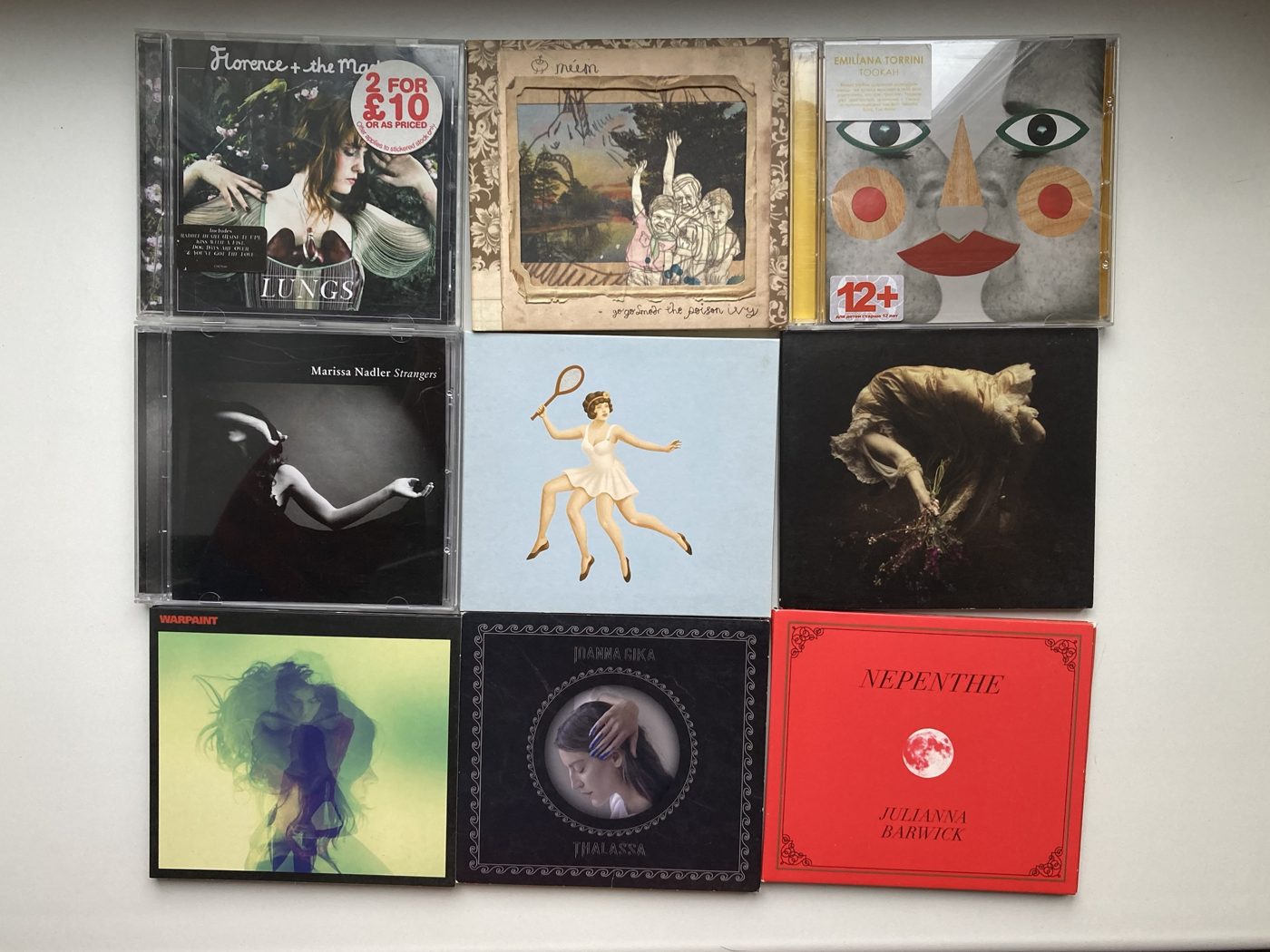 Компакт-диски шугейза и дримпопа: Florence and the Machine, múm, Marissa Nadler, Warpaint, Anna von Hausswolff, Julianna Barwick и другие