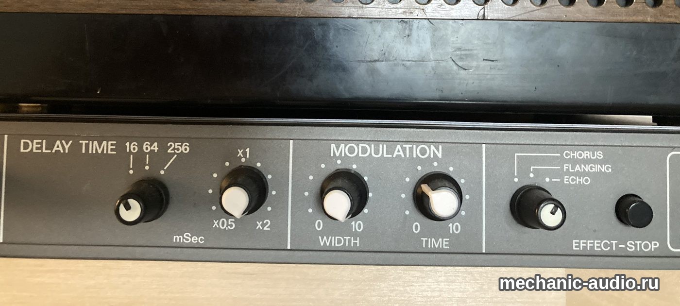 Фрагмент панели Vermona DEG 500: DELAY TIME 16, 64 и 256 мс, множитель от ×0,5 до ×2, секция MODULATION и переключатель CHORUS, FLANGING, ECHO