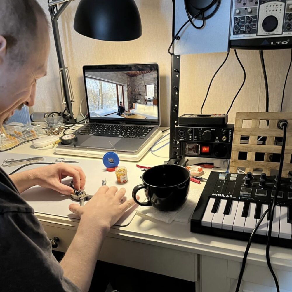 Пайка коммутационных проводов и MIDI-клавиатура Arturia MiniLab mk2